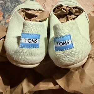 TOMS Womens Mint Green Slip-On Shoes, size 10